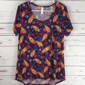 BNWT L LuLaRoe Classic T